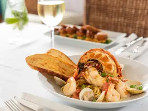 Gus' Grille - Reefhouse Resort & Marina