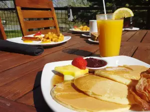 Ironstone Grill at the Marshes