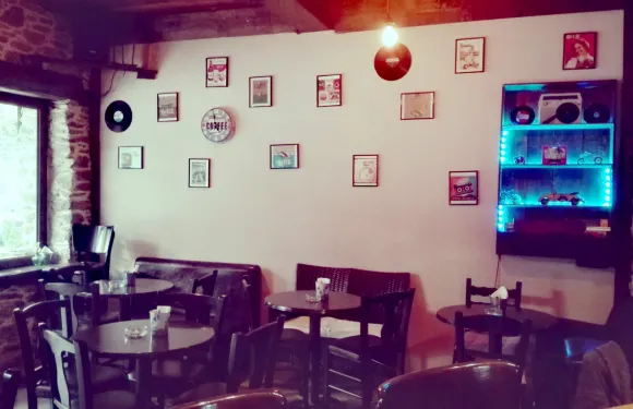 RETRO Coffee Snack Bar