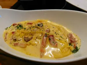 Pizza Ya no Cheese Cafe