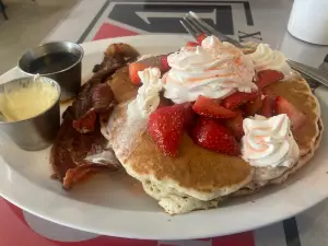 Whitehall Icehouse & Cafe