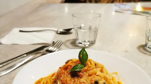 Canvas Restaurant & Pizzeria in コーチ