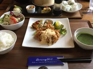 Dining 912