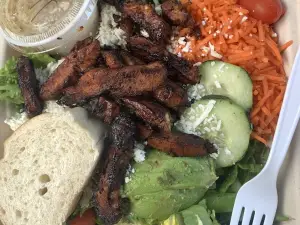 Ellie's Mutt Hut & Vegetarian