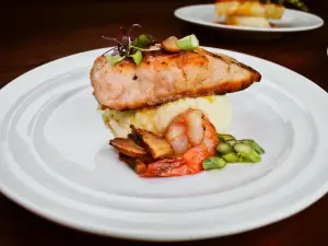 Manny's Wood Grill
