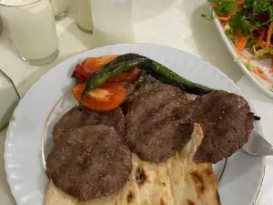 Basaran Koftecisi Izzet Usta