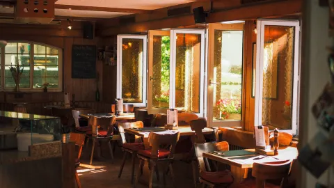 The North Wall Bar & Restaurant in เซอร์แมท
