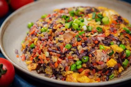 亓卉布依酸笋牛肉土菜园