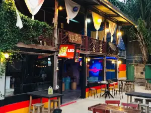 Moom Tuek Bar&Restaurant