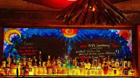 McMenamins Barley Mill Pub in มัลท์โนมาห์ เคาน์ตี
