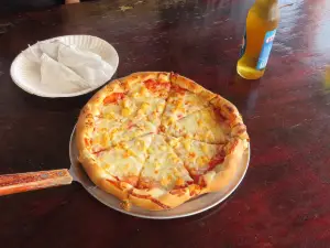 Edith's Pizza