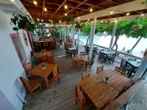 Pura Vida Roatan