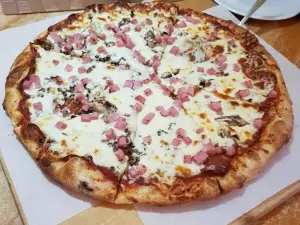 Tom's Pizza