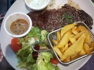Latino Café Hôtel Restaurant Musica Club