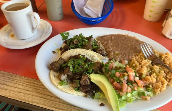 Los Primos Cafe