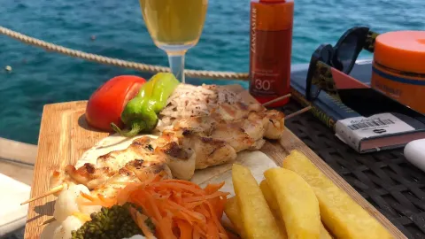 Mumi Cafe & Beach in Каш