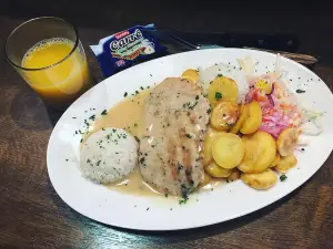 Persia Restaurant & Pizzeria