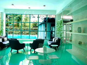 SPLASH LOUNGE BAR