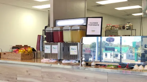 Okra African Grill in 오마하