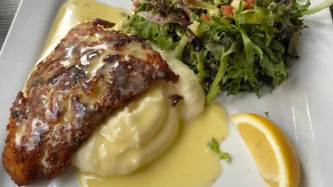 Montauk Seafood Grill in เวล