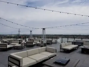 UP Skybar & Lounge