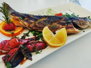 Bar Restaurant 2 Lips