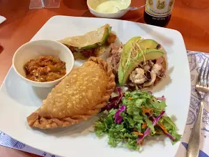 El Acueducto Mariscos Sushi Bar