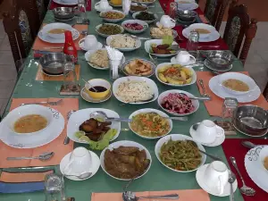 Senathilaka Guest Inn & Restaurant
