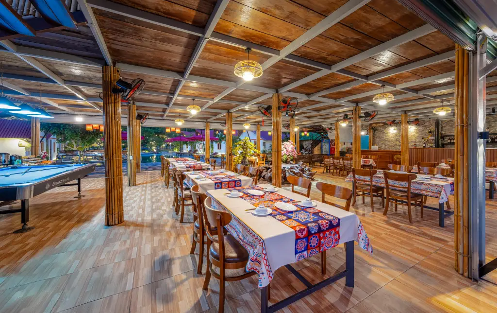 Rooftop Hill Pub & Restaurant