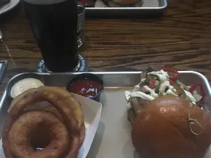 Olde Magoun's Saloon