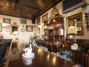 Public Bar & Vegan Kitchen Bled