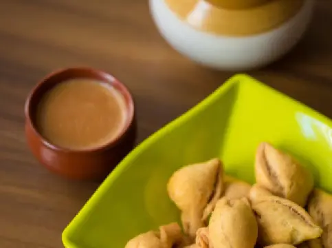 Manohar Khatta Mitha