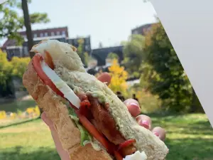 Noonie's Deli