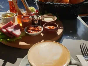 Leone Patisserie & Boulangerie