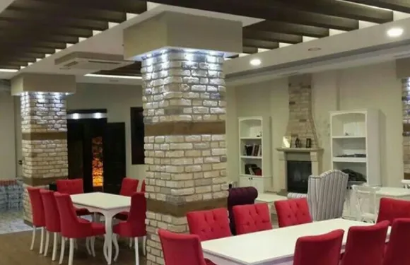 Queen's Restaurant & Cafe