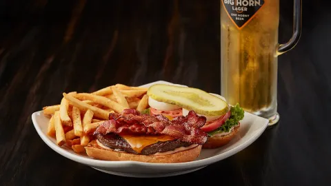 MR MIKES SteakhouseCasual in カムループス