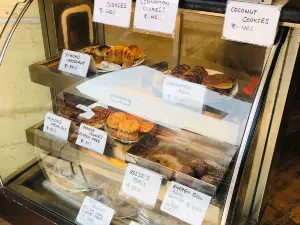 Babylon Restaurant, Pumpernickel German Bakery