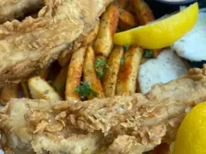 Artemis Lakefront Cafe