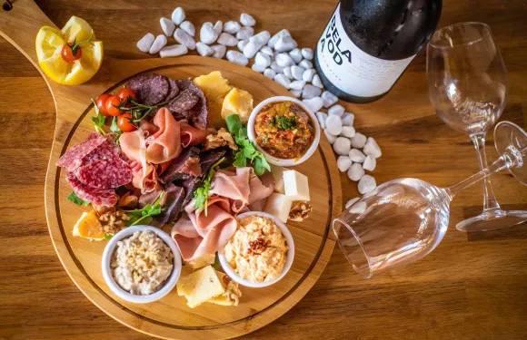 Gourmet Bar & Grill