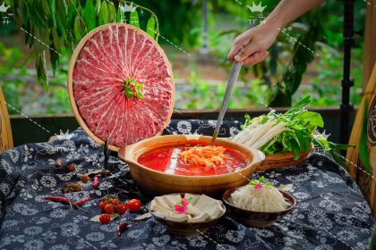 亓卉布依酸笋牛肉土菜园