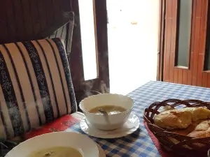 Gostiona Cetiri Lava