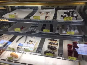 El Timon Panaderia reposteria & Deli