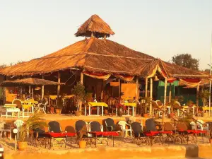 Ice Cube Bar & Restaurant