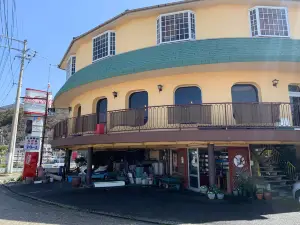 Box lunch & Japanese delicatessen.The Marina.