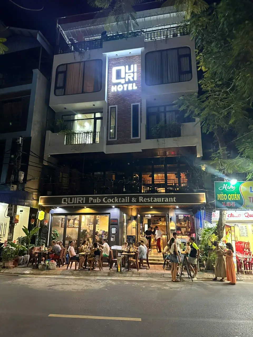 Quiri Pub Cocktail & Restaurant