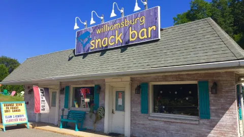 Williamsburg Snack Bar in Hampshire County