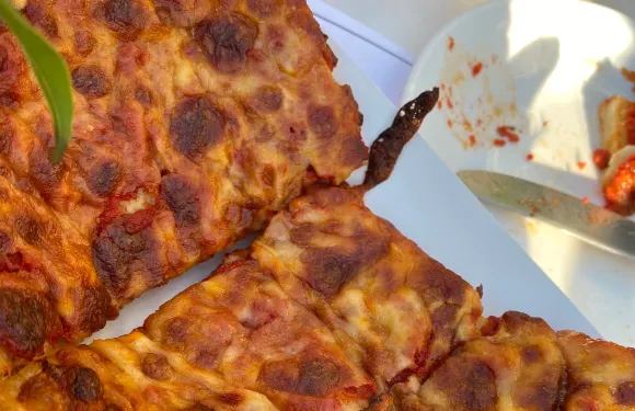 Genitti's Hole-In-The-Wall
