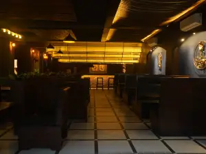 BOURBON |BAR AND LOUNGE|