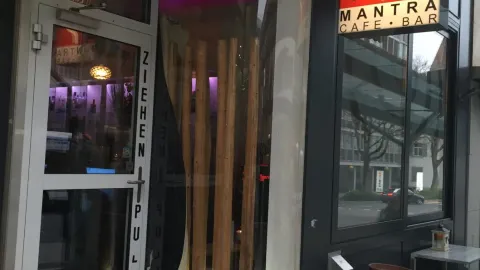 Mantra Café, Bar & Lounge in ツーク