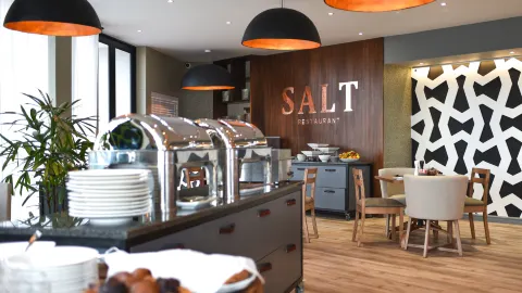 SALT Restaurant At Bay View Resort in 에른고